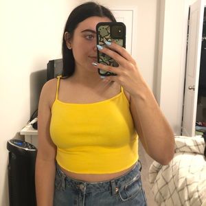 cute lil yellow crop top 💛